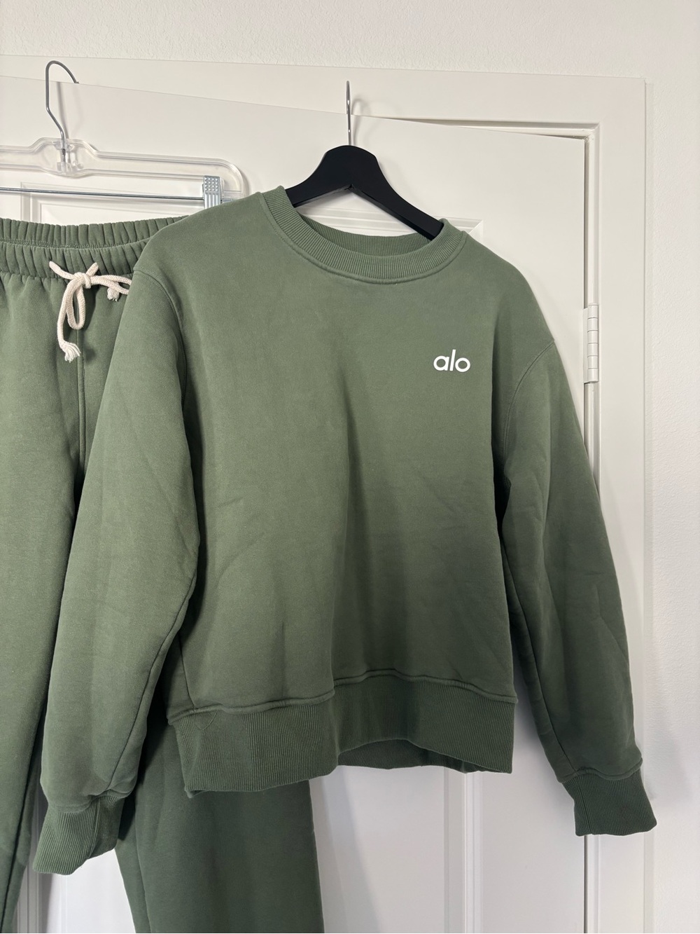 Alo Cotton Set Sweater and Sweatpants - Picture 2 of 6